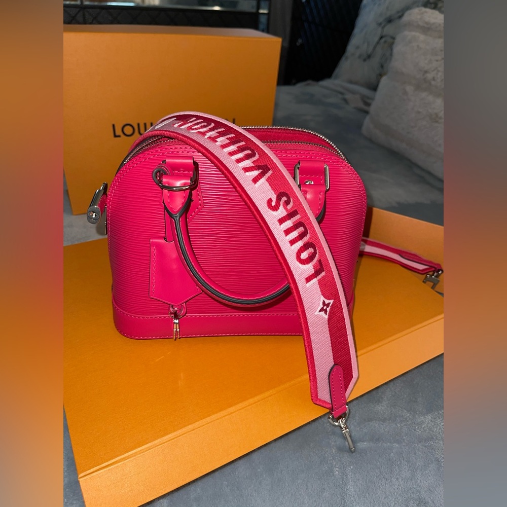A limited edition Brand new I only where it once very cute bag